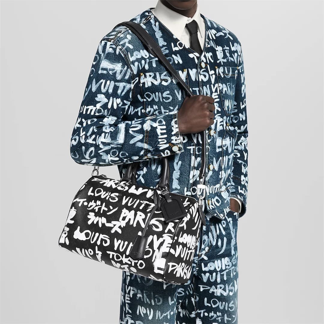 060aa504eaee50fe1f862ad7f7115928.jpg Louis Vuitton M26175 Speedy P9 Bandoulière 30 Scribble - Image 1