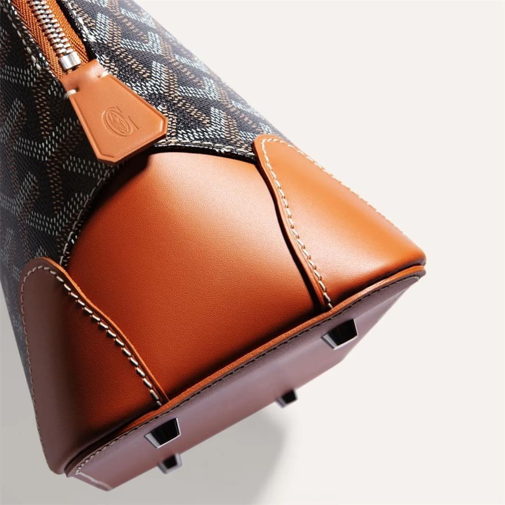 120d84aa7b6427a60c236f5ff20f68e7.jpg Goyard Vendôme PM Bag - Image 1