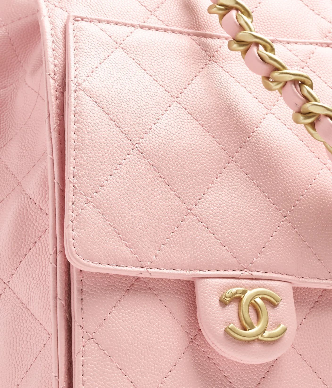 1b63ae31602c5892eda768f03f4f3b1e.jpg CHANEL 25 Medium Handbag - Image 1