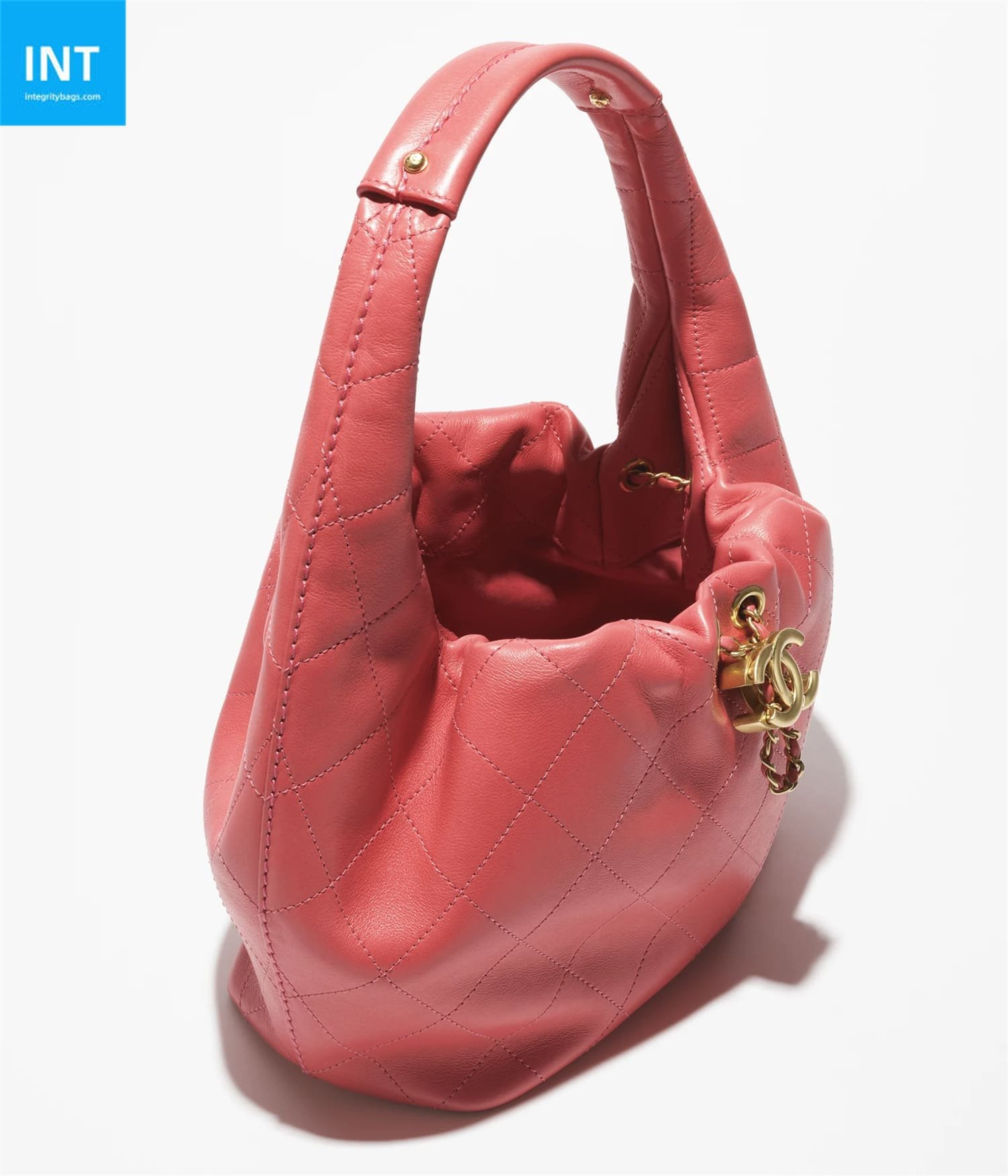 2d08e8f81cf4e16786aa02356705ceb3.jpg CHANEL Hobo Handbag - Image 1