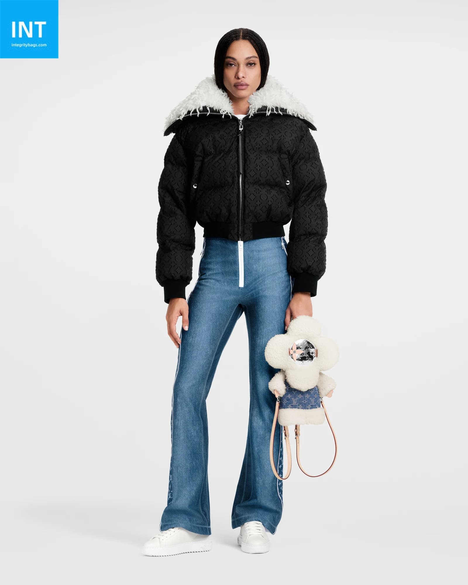 2d75fe7f367cbfa627fa67445258eabd.jpg Louis Vuitton 1AIVHV Time Out Sneaker - Image 1