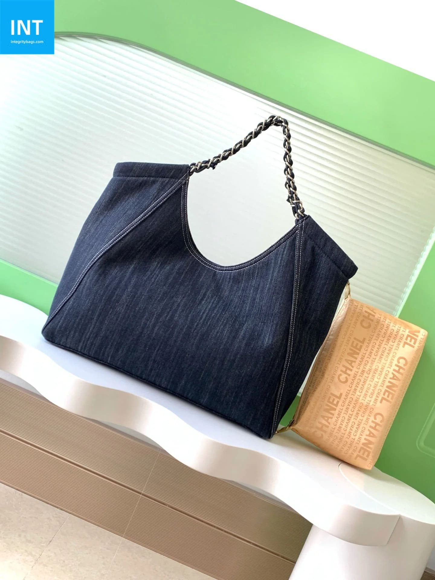 32bc8fde510742942381034d24bda537.jpg Chanel 25 Tote Bag Navy Blue 48cm Denim Leather - Image 1