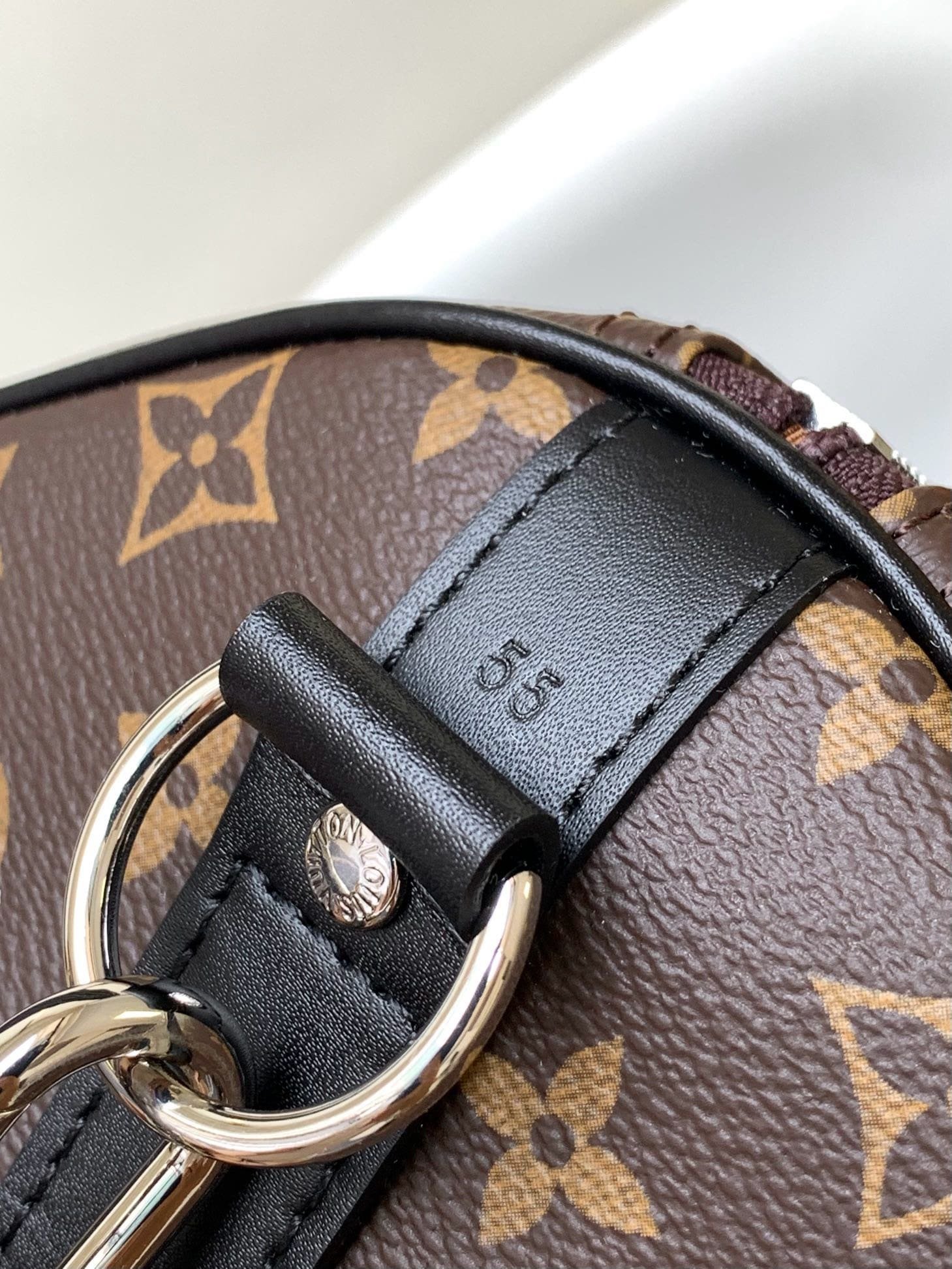 5ykNq7DQ-IMG_2240.jpg Louis Vuitton M56714 Keepall Bandoulière 55 - Image 1
