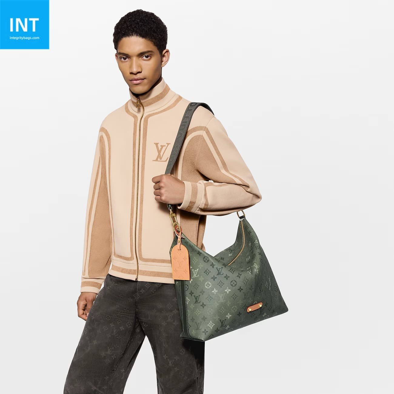925fb6a8463ae5bcc70c3ba00aeb3c04.jpg Louis Vuitton M27181 Vagabond Hobo - Image 1