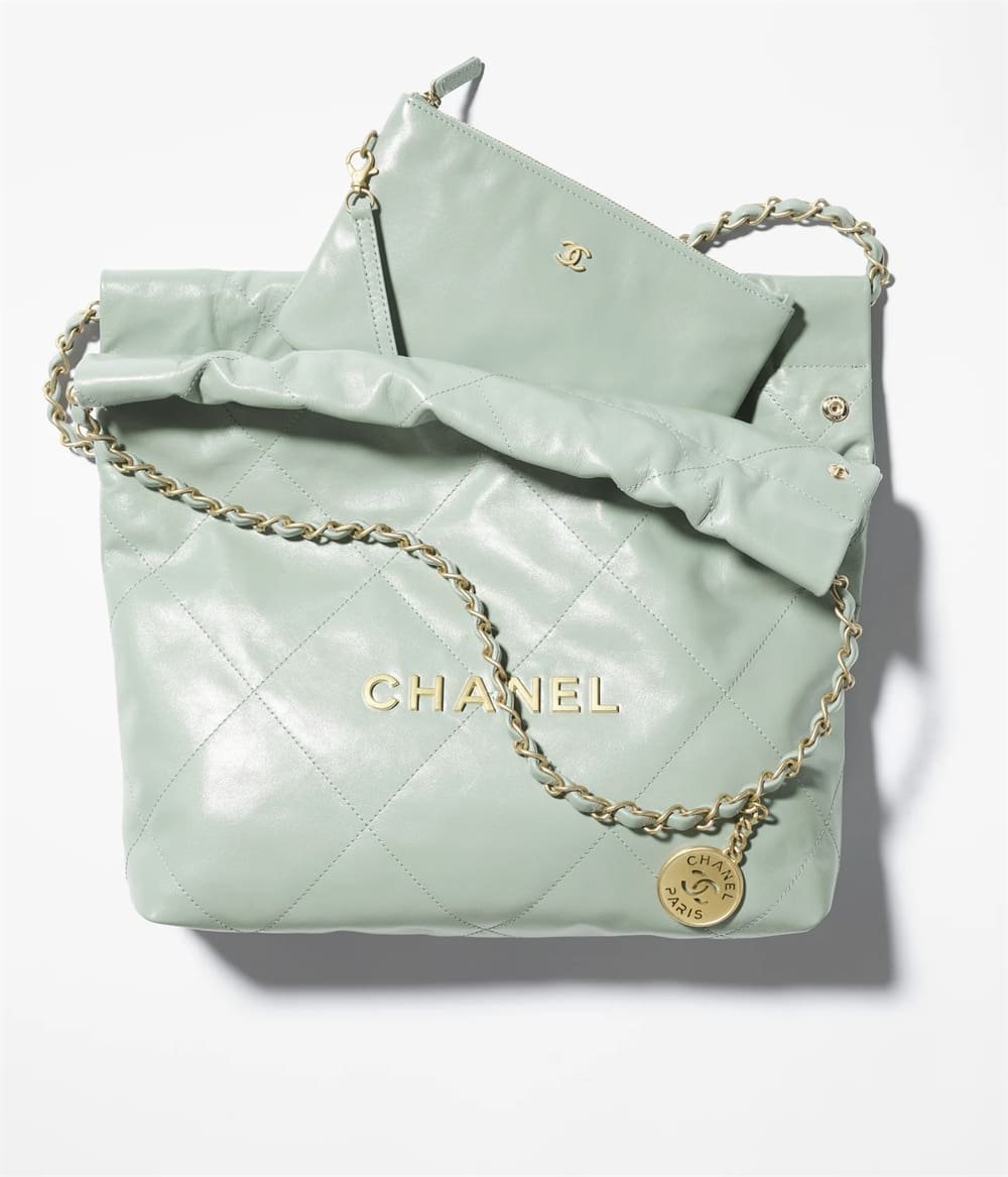 9633c2ffb501f0315b0a596c30842f14.jpg CHANEL 22 Small Handbag - Image 1