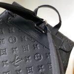 Louis Vuitton M55699 Christopher MM
