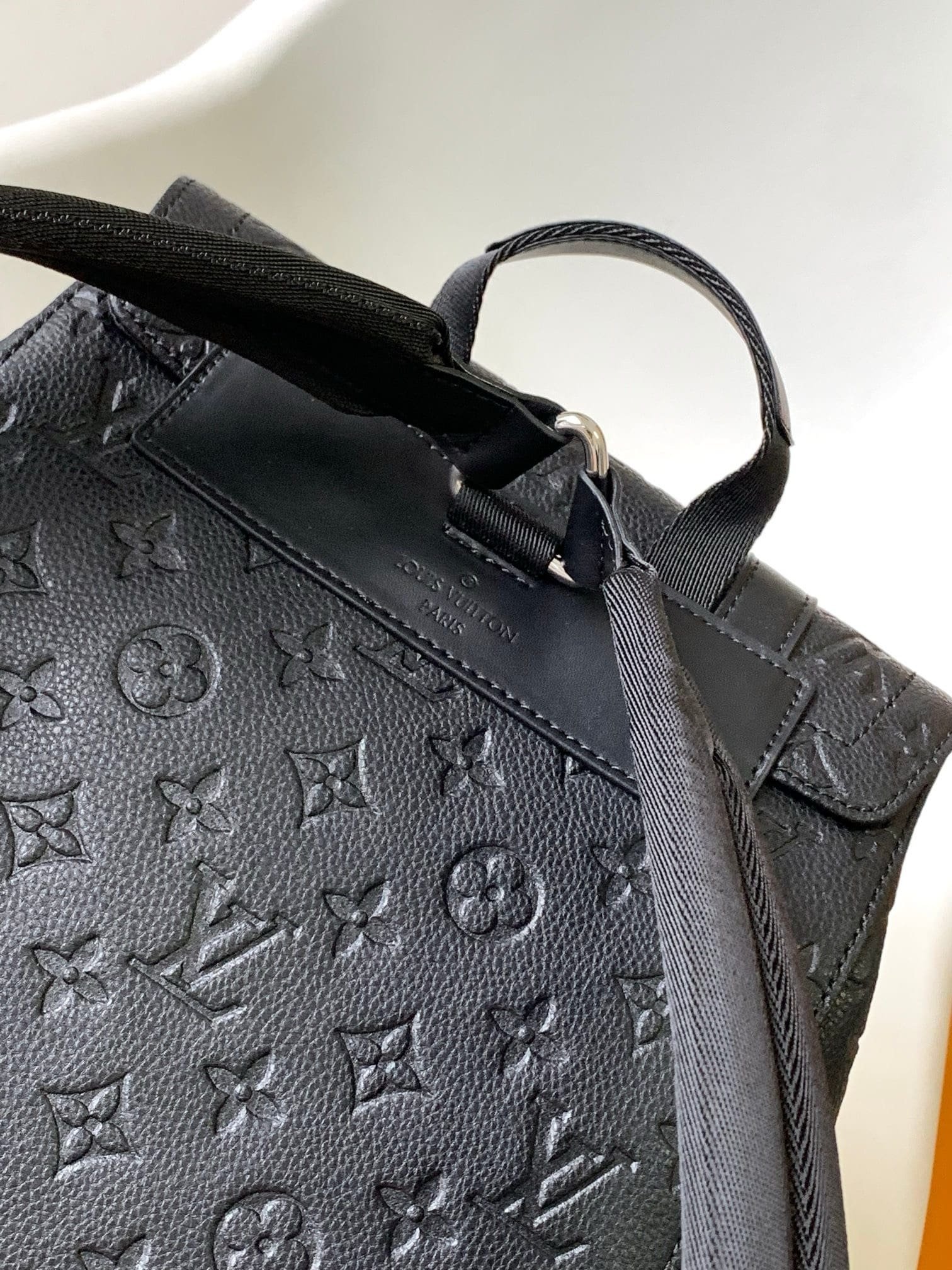 Fbo18s07-IMG_2268.jpg Louis Vuitton M55699 Christopher MM - Image 1