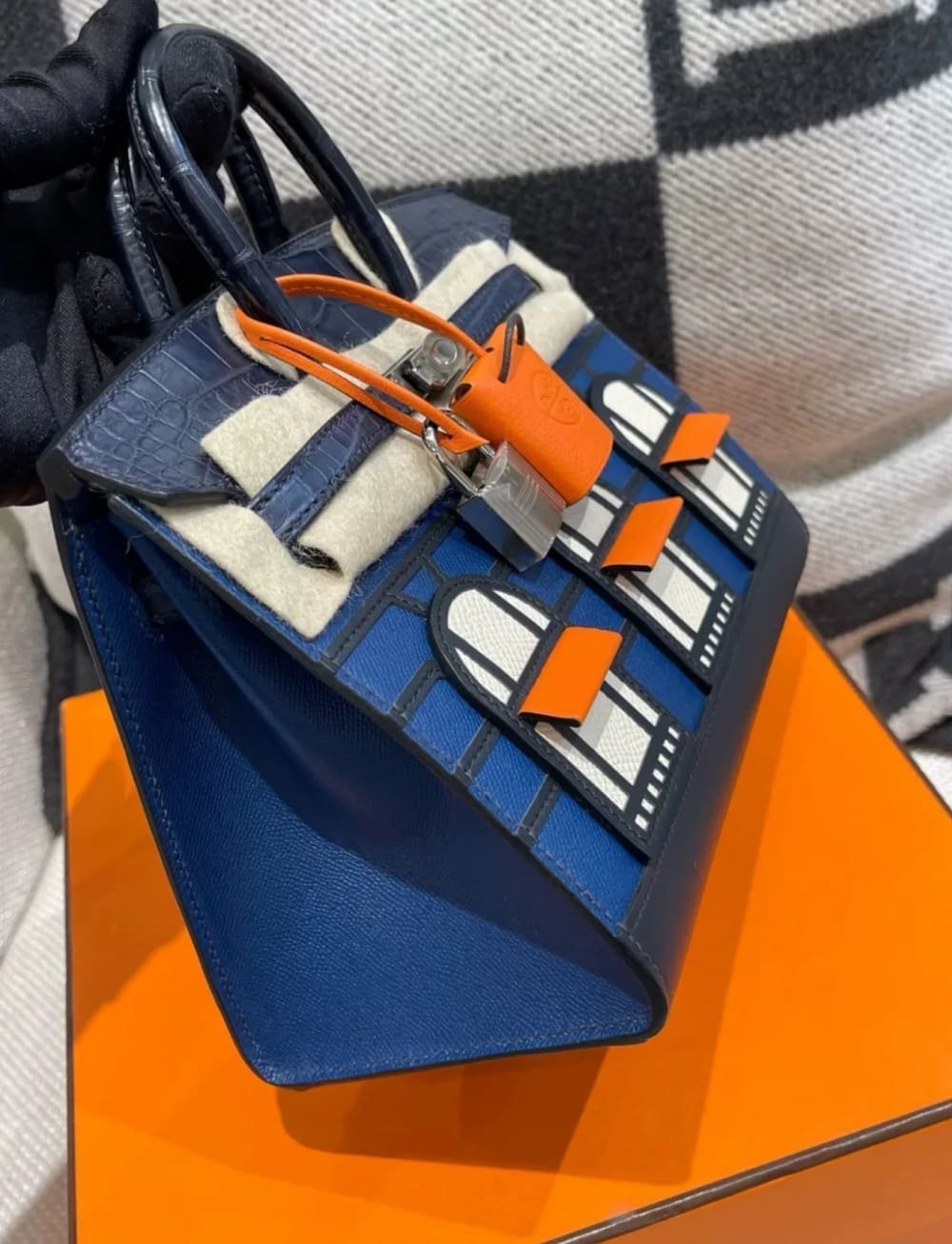 Hermes-Night-Sac-Faubourg-Birkin-20-Bleu-Marine-Matte-Alligator-Palladium-Hardware-2.jpg Hermès Faubourg Birkin 20 Bleu Marine - Image 1