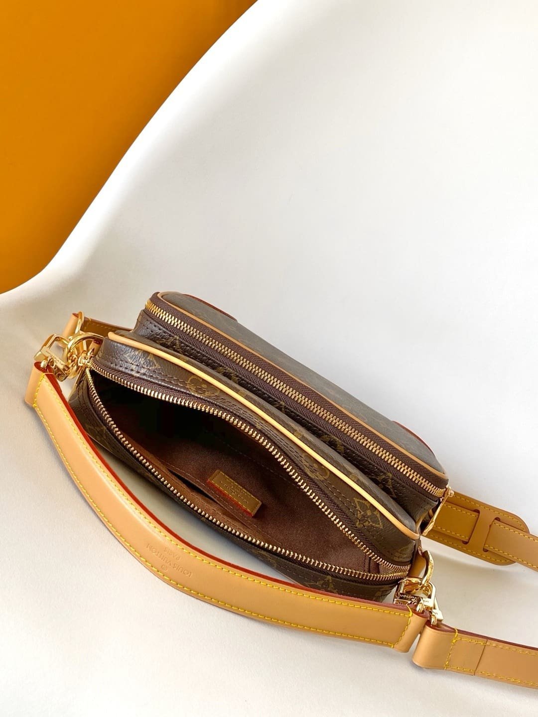 IMG_2636.jpg Louis Vuitton M14016 Nil - Image 1