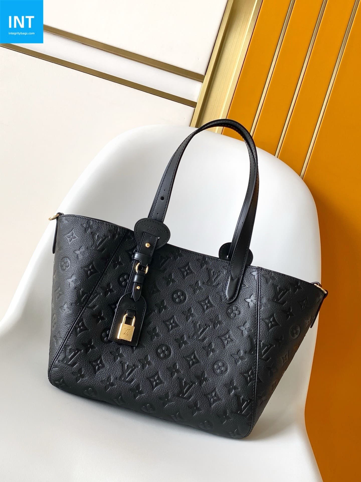 IMG_2828.jpg Louis Vuitton M25858 All In One PM - Image 1