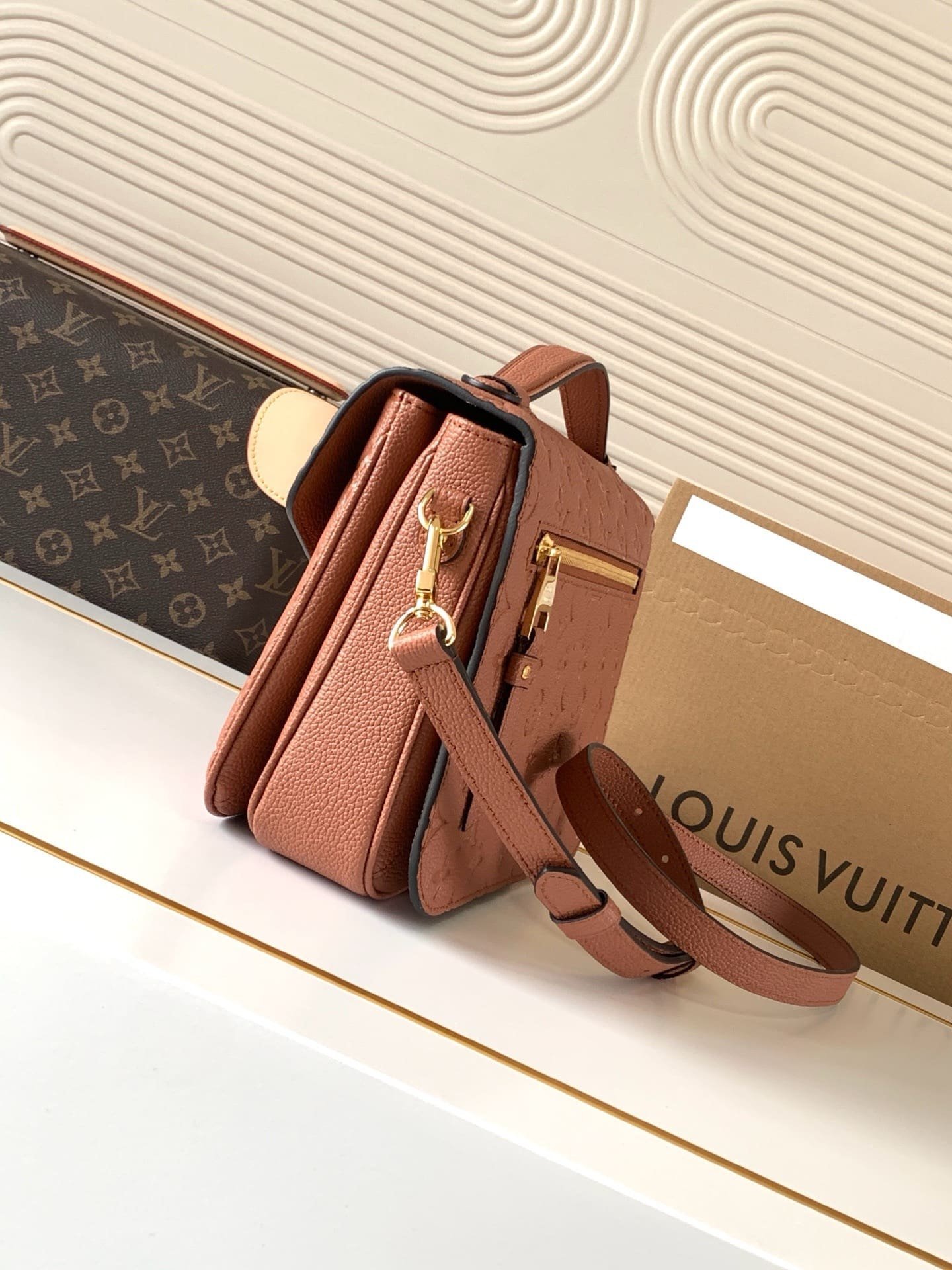 IMG_4342.jpg Louis Vuitton M12711 Pochette Métis - Image 1