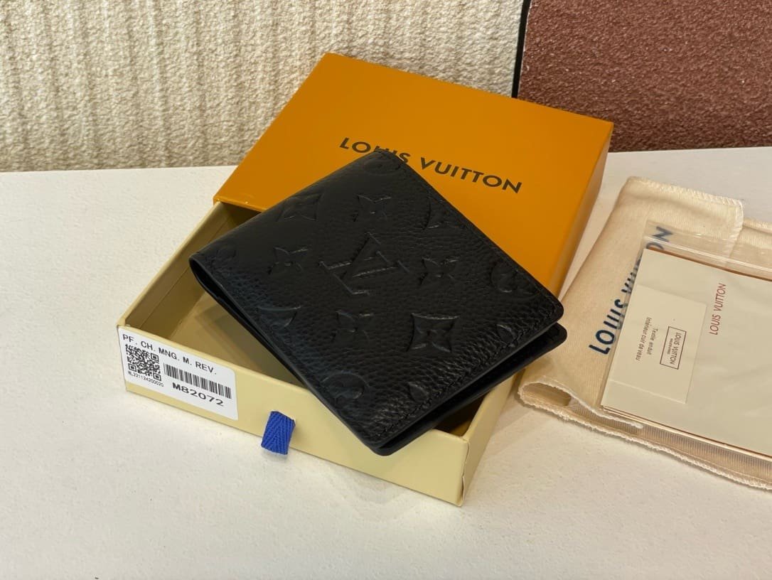 IMG_9172.jpg Louis Vuitton M82072 Multiple Wallet - Image 1