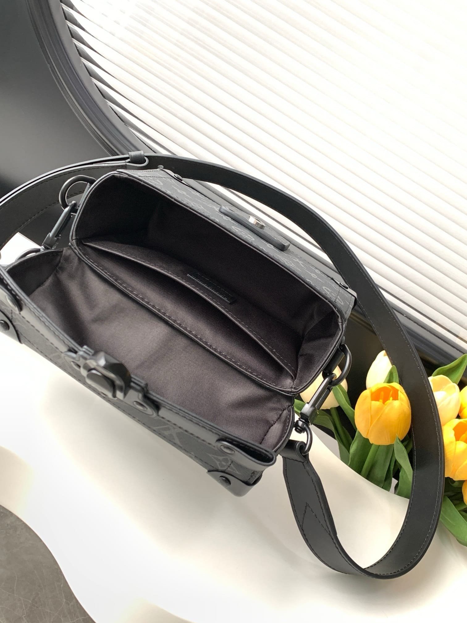 IMG_9506.jpg Louis Vuitton M11743 Soul Trunk - Image 1