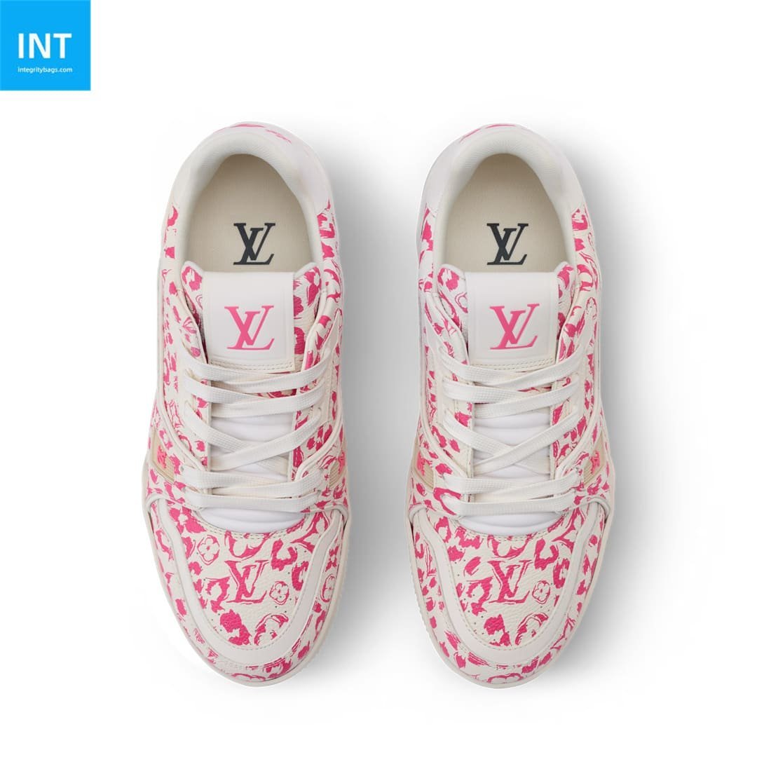 a7894a31418bc6d3247f8e976950e5d3.jpg Louis Vuitton 1AJJUR LV Trainer Sneaker - Image 1