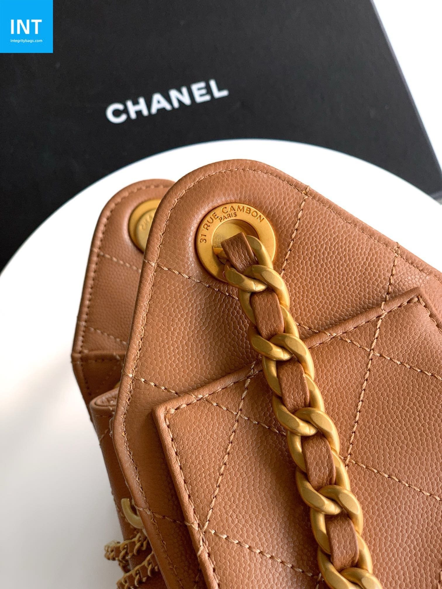 aKkaD0fX-10002.jpg CHANEL 25 Small Handbag - Image 1