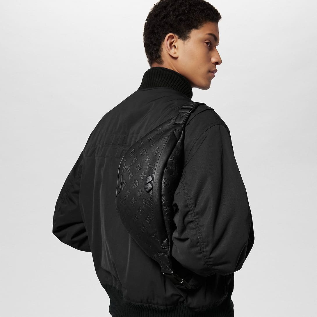 dIM0JoOL-99de91f7-bf0f-4aa2-a99d-6eeea0c13d4a.jpg Louis Vuitton M46036 Discovery Bumbag PM - Image 1