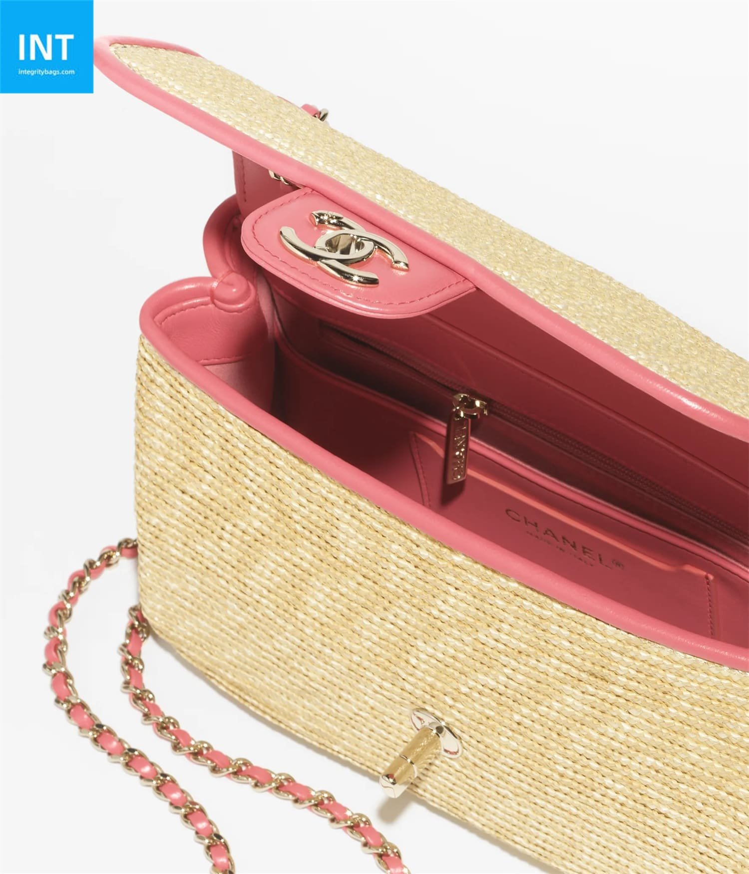 dd0ca460d041f29598414ad2602aea55.jpg CHANEL Small Flap Bag - Image 1
