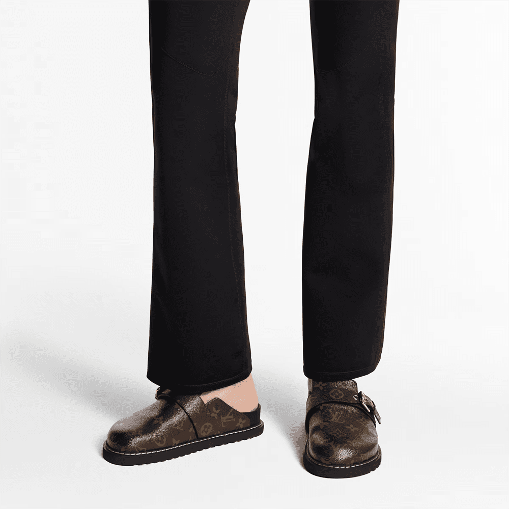 ef067a12f4dc1964594144cd3675f448.png Louis Vuitton 1AAW6U LV Cosy Flat Comfort Clogs - Image 1