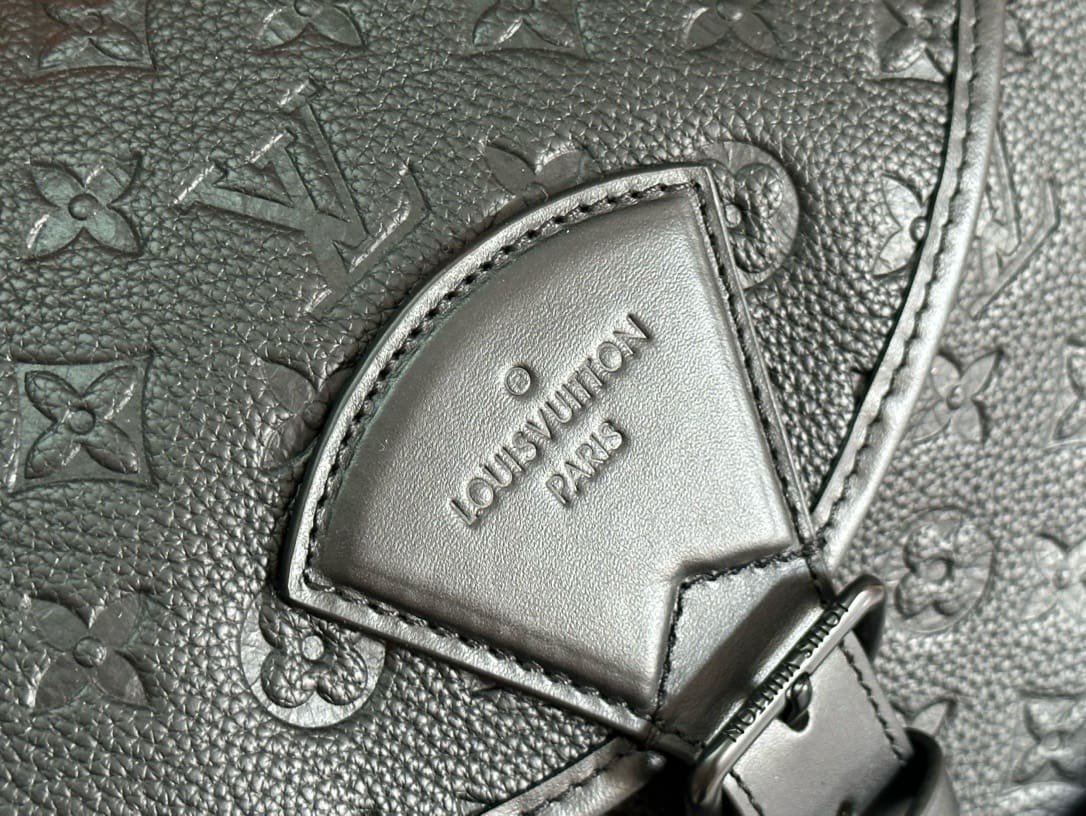 s53CZloi-IMG_2184.jpg Louis Vuitton M23127 Montsouris Backpack - Image 1