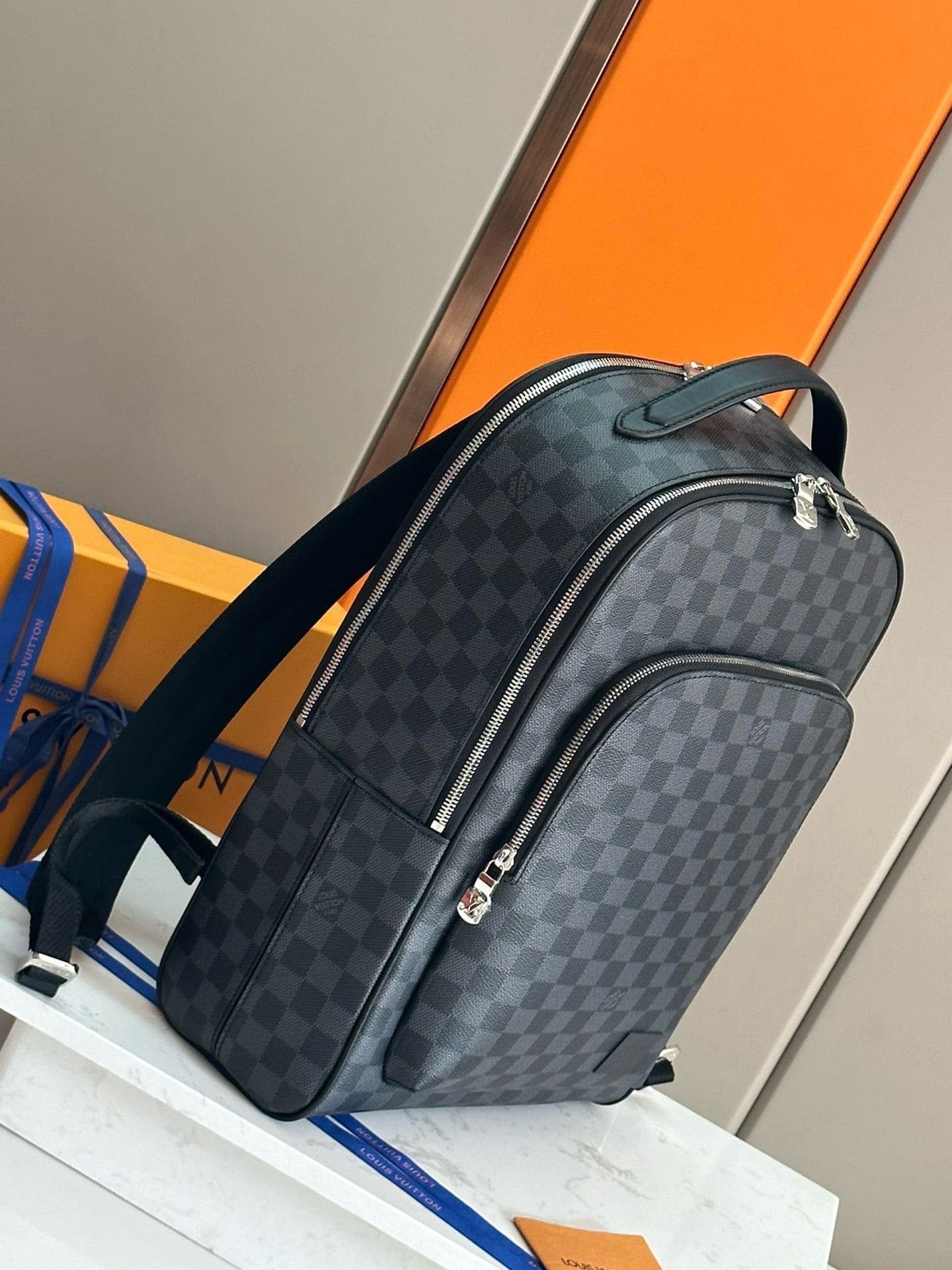 xa1cNjqn-IMG_4256.jpg Louis Vuitton N40499 Avenue Backpack - Image 1